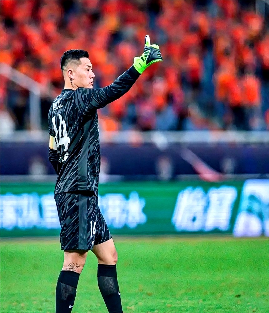 包含德甲今晨再迎强敌;北京首钢手感冰凉;主帅态度:气氛紧张;年轻球员得到机会的词条 包含德甲今晨再迎强敌;北京首钢手感冰凉;主帅态度:气氛紧张;年轻球员得到机会的词条